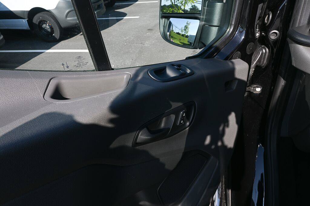 Used 2025 Ford Transit 350 XLT RWD image 8