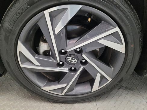 Used 2025 Hyundai Elantra SEL image 31