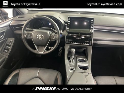 Used 2022 Toyota Avalon XSE FWD image 2