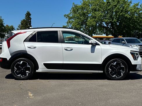 Certified 2023 Kia Niro Wave FWD image 3