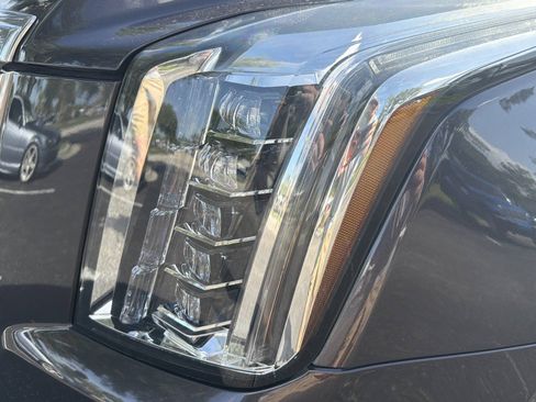 Used 2018 Cadillac Escalade Platinum AWD/4WD image 9