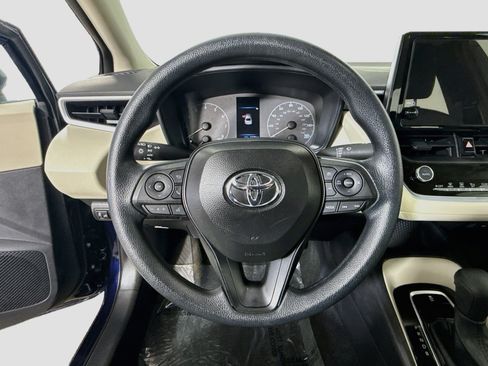 Used 2025 Toyota Corolla LE FWD image 13