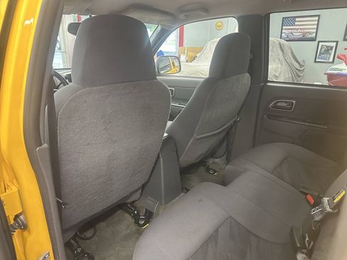 Used 2004 Chevrolet Colorado LS RWD image 38