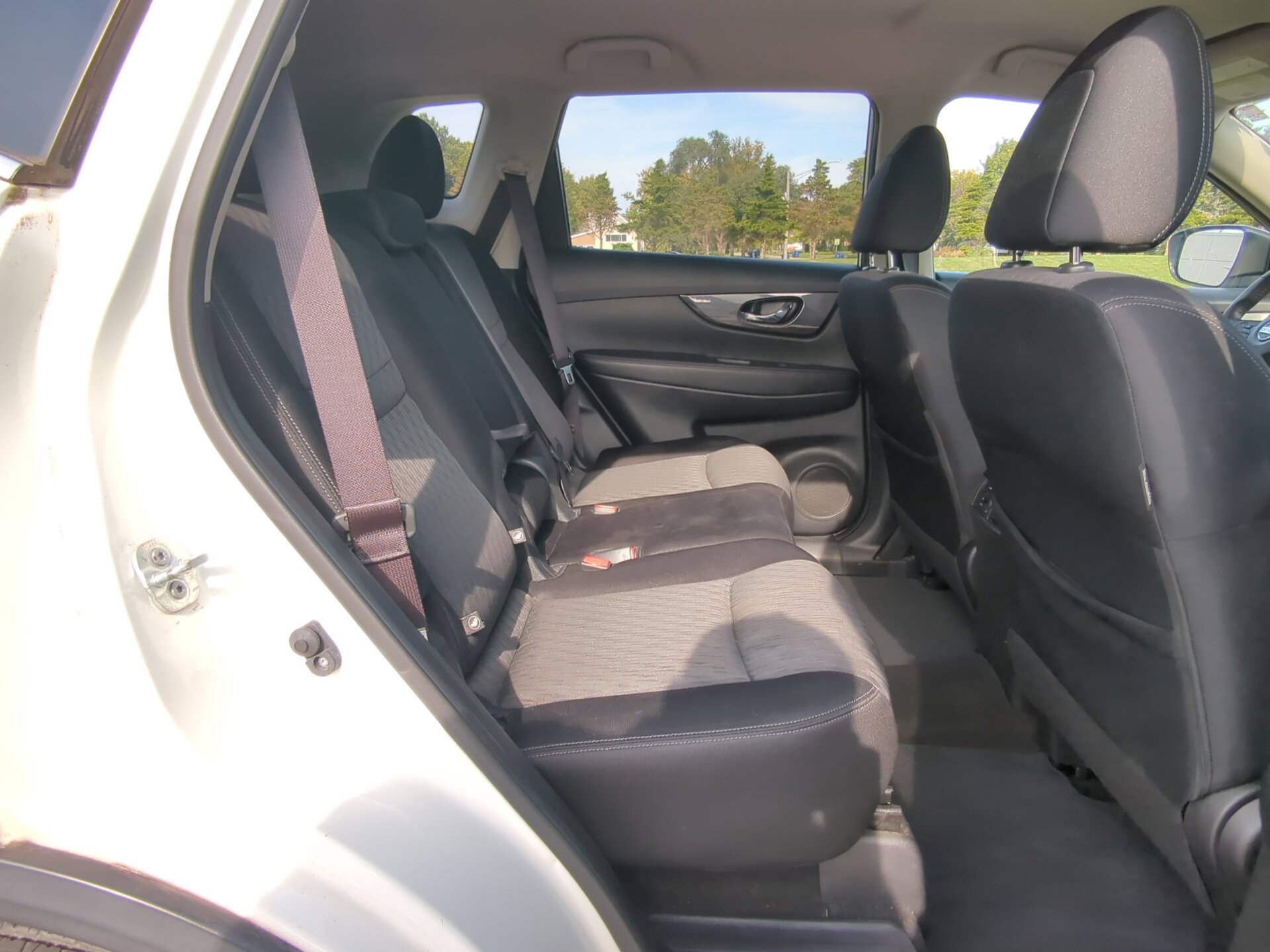 Used 2017 Nissan Rogue SV AWD/4WD image 10