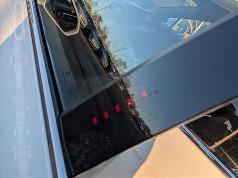 Certified 2023 Lincoln Nautilus Reserve image 11