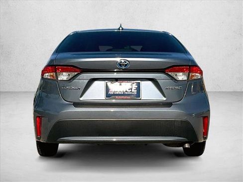 Used 2021 Toyota Corolla LE FWD image 4