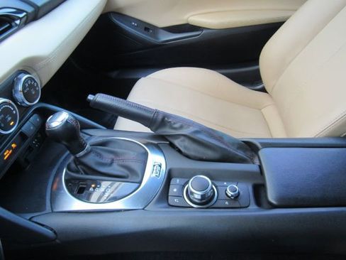 Used 2019 MAZDA MX-5 Miata RF Grand Touring image 33