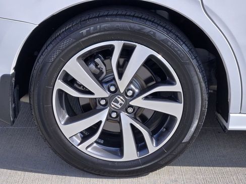 Certified 2024 Honda Odyssey Touring image 10