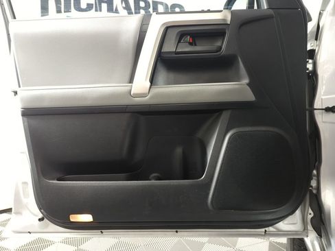 Used 2011 Toyota 4Runner SR5 w/ Premium Pkg w/Leather RWD image 8