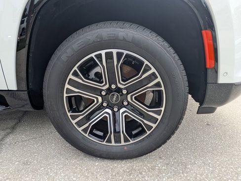 New 2026 Jeep Grand Wagoneer 4WD image 7