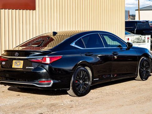 Used 2020 Lexus ES 300h w/ Premium Package image 3
