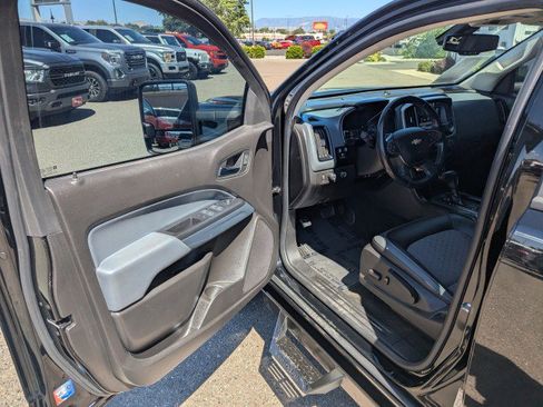 Used 2017 Chevrolet Colorado Z71 AWD/4WD image 8