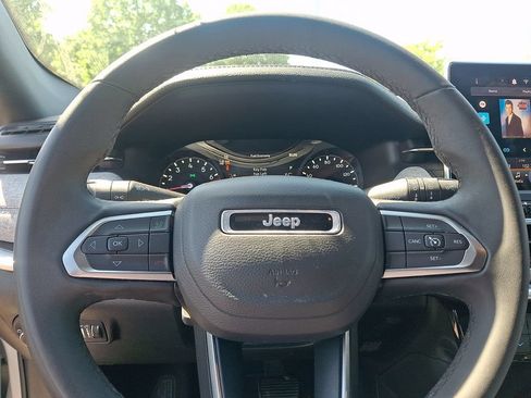 Used 2024 Jeep Compass Latitude AWD/4WD image 14