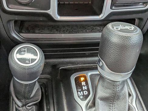 Used 2018 Jeep Wrangler Unlimited Sport image 13