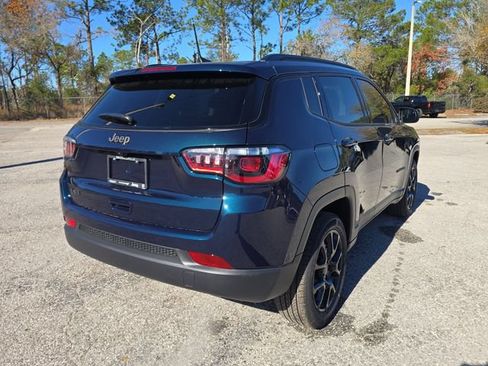 Used 2026 Jeep Compass Latitude AWD/4WD image 4