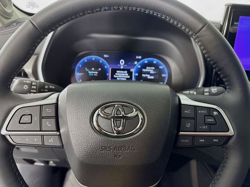 Used 2025 Toyota Highlander Limited image 16