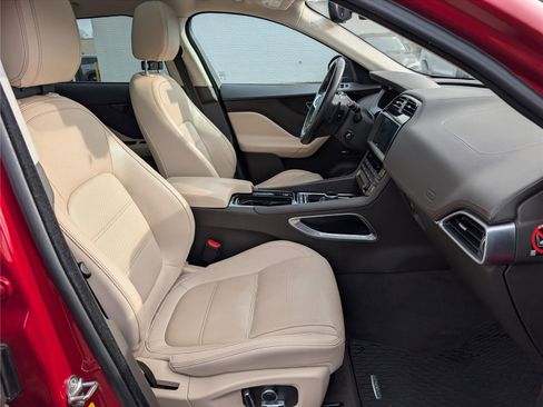 Used 2019 Jaguar F-PACE Prestige image 12
