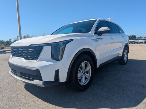 New 2026 Kia Sorento LX FWD image 9
