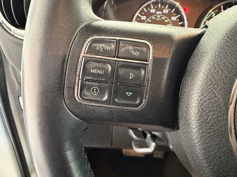 Used 2017 Jeep Wrangler Unlimited Sahara w/ Connectivity Group AWD/4WD image 14