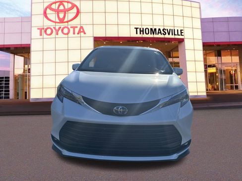 New 2025 Toyota Sienna XLE image 2