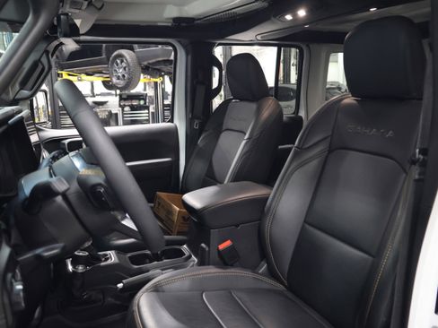 Used 2024 Jeep Wrangler Sahara w/ Technology Group image 32