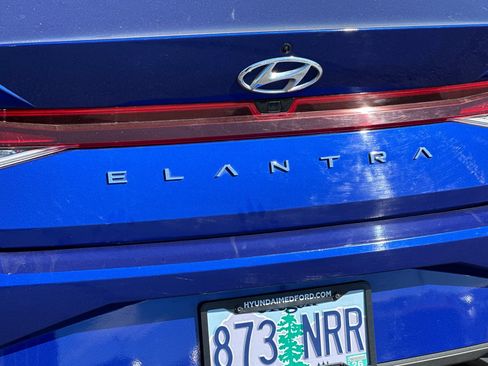 Used 2022 Hyundai Elantra SEL FWD image 25