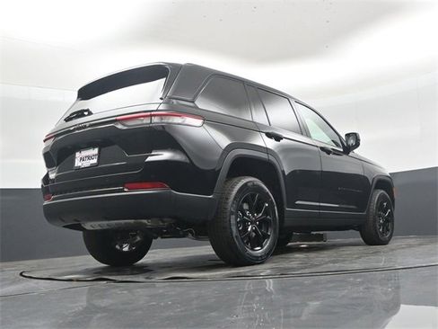 New 2025 Jeep Grand Cherokee Altitude image 38