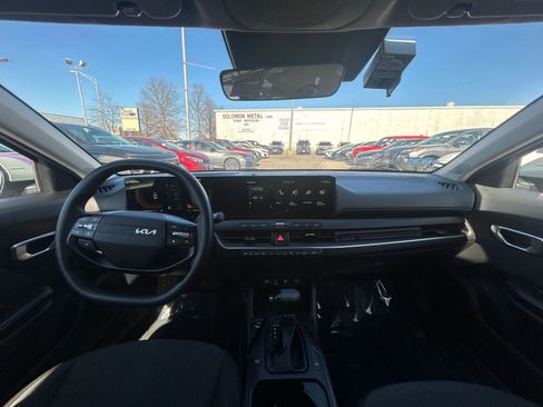 Used 2025 Kia K4 LXS image 34