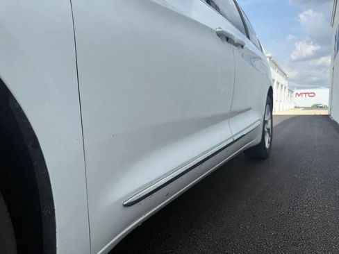 Used 2020 Chrysler Pacifica Touring-L Plus w/ Tire & Wheel Group FWD image 5