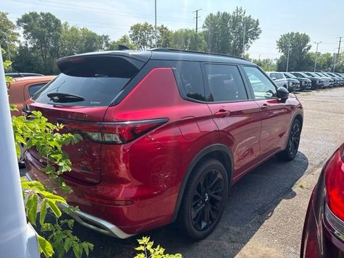 Used 2022 Mitsubishi Outlander SEL AWD/4WD image 2