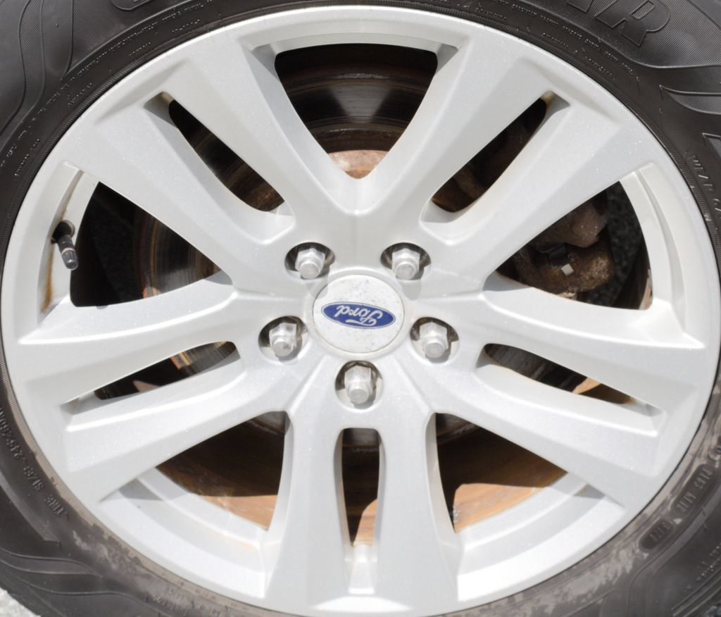 Used 2018 Ford Explorer XLT w/ Equipment Group 202A AWD/4WD image 38