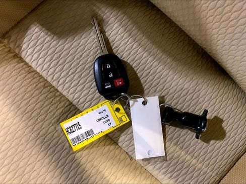 Used 2017 Toyota Corolla LE image 14