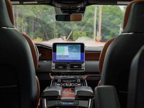 Used 2020 Lincoln Navigator Reserve w/ Equipment Group 208A Reserve AWD/4WD image 36