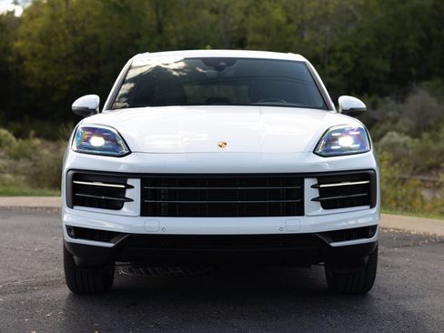 Used 2024 Porsche Cayenne image 12
