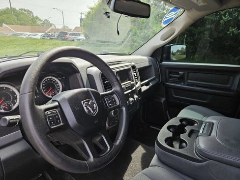 Used 2016 RAM 1500 Express w/ Black Ram 1500 Express Group image 10