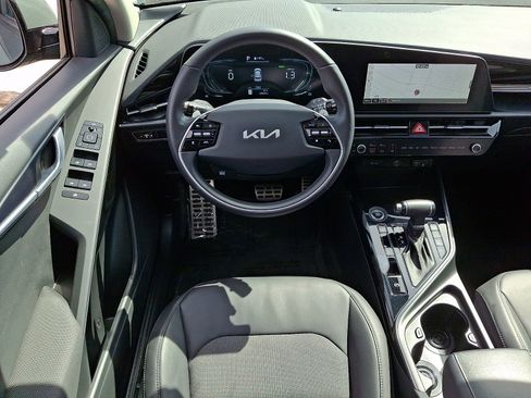 Used 2023 Kia Niro EX Touring image 12