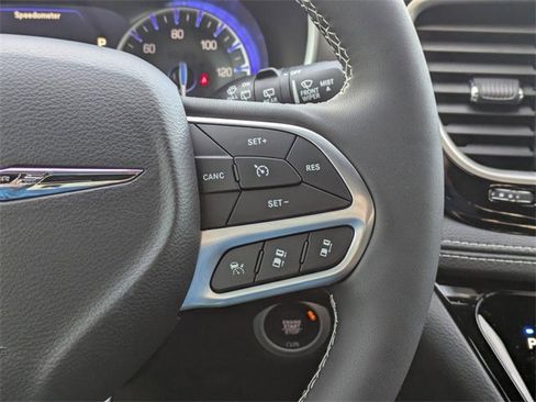 New 2026 Chrysler Pacifica Select image 28