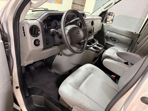 Used 2014 Ford E-250 and Econoline 250 Extended w/ Power Group image 41