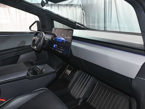 Used 2025 Tesla Cybertruck AWD Crew Cab image 61