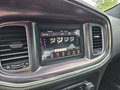 Used 2018 Dodge Charger SXT RWD image 21