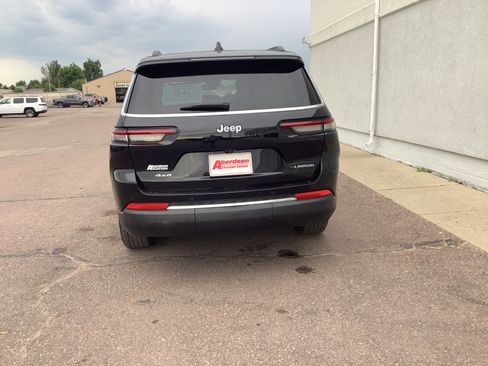 Used 2023 Jeep Grand Cherokee L Laredo w/ Luxury Tech Group I AWD/4WD image 23