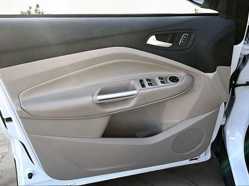 Used 2015 Ford Escape SE image 21