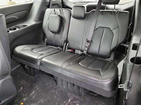 Used 2023 Chrysler Pacifica Touring-L w/ S Appearance Package image 14