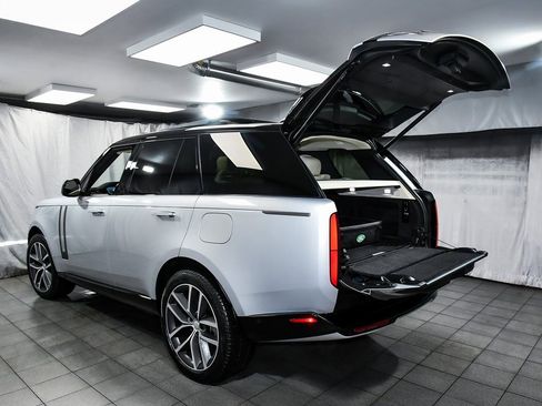 Used 2025 Land Rover Range Rover SE image 74