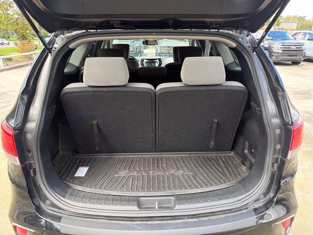 Used 2018 Hyundai Santa Fe SE w/ Cargo Package FWD image 30