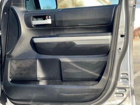 Used 2017 Toyota Tundra SR5 w/ SR5 Upgrade Package AWD/4WD image 21