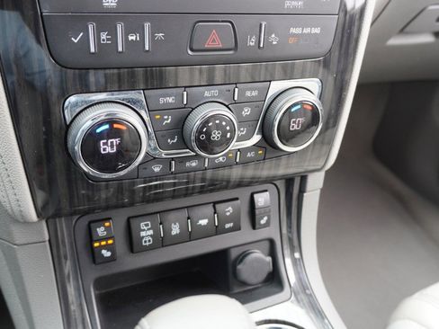 Used 2014 Chevrolet Traverse LTZ FWD image 19
