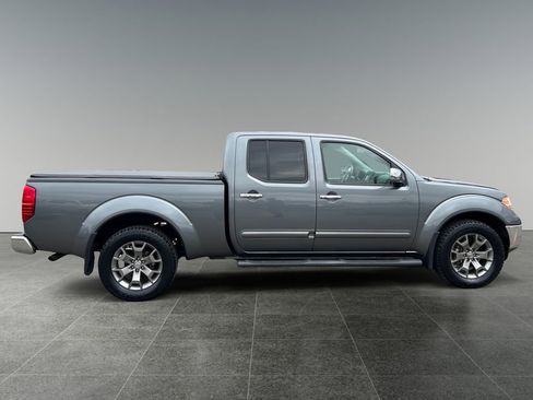 Used 2017 Nissan Frontier SL image 8