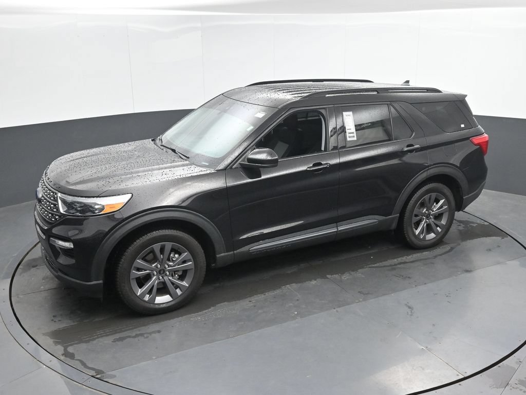 Used 2022 Ford Explorer XLT w/ Equipment Group 202A AWD/4WD image 39
