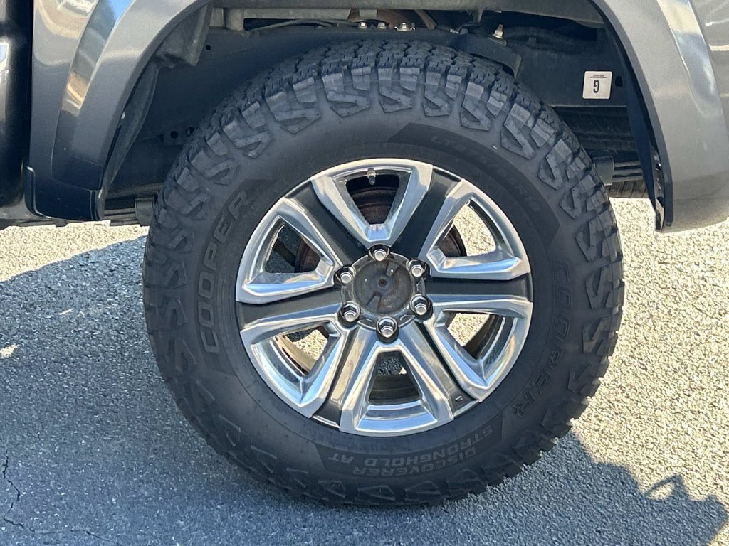Used 2017 Toyota Tacoma Limited w/ Tow Package AWD/4WD image 12